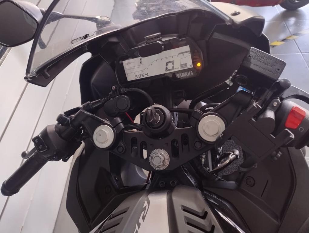 YAMAHA YZF R15 150 - Foto