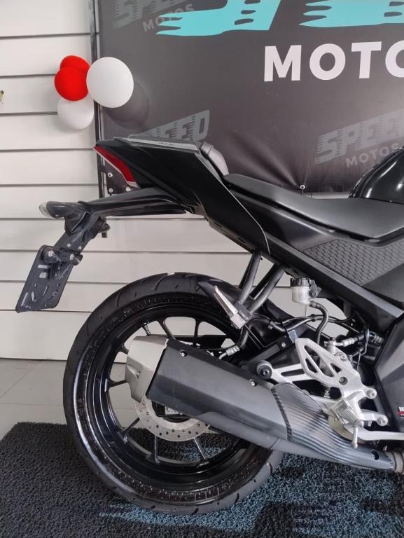 YAMAHA YZF R15 150 - Foto