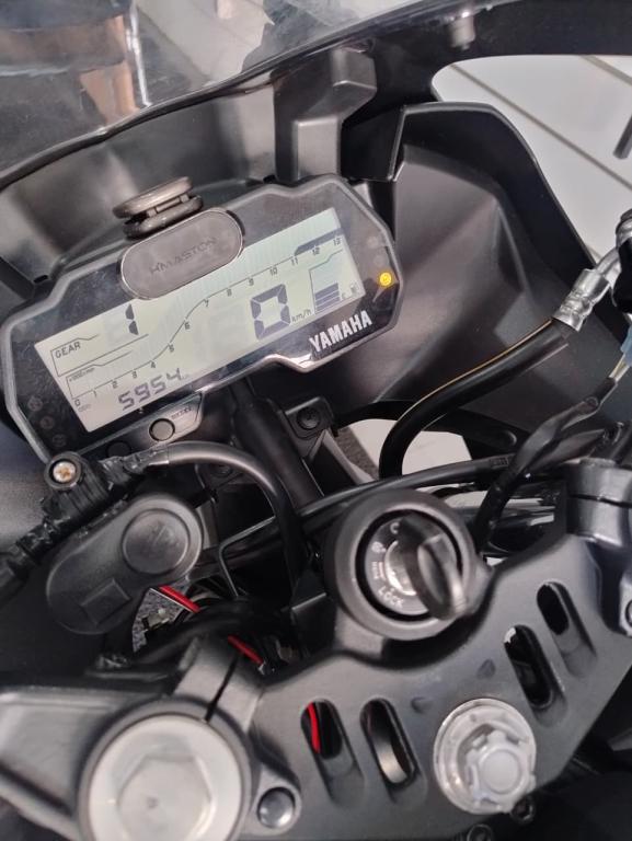 YAMAHA YZF R15 150 - Foto