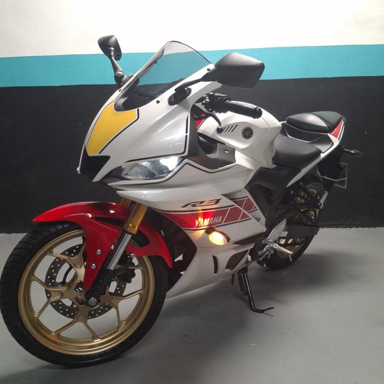 YAMAHA YZF R3 300 - Foto