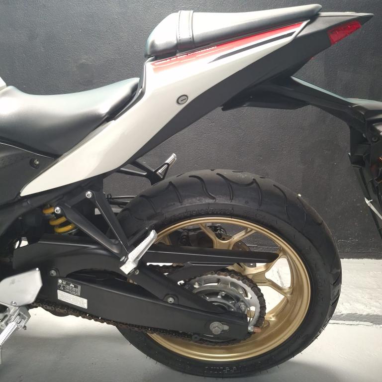 YAMAHA YZF R3 300 - Foto