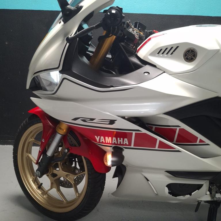 YAMAHA YZF R3 300 - Foto