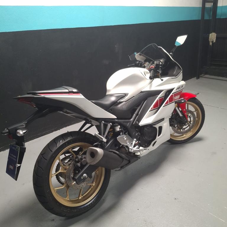 YAMAHA YZF R3 300 - Foto