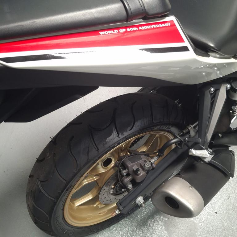 YAMAHA YZF R3 300 - Foto