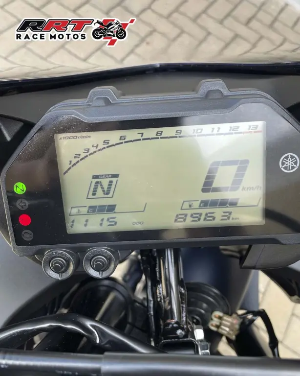 YAMAHA YZF R3 300 - Foto