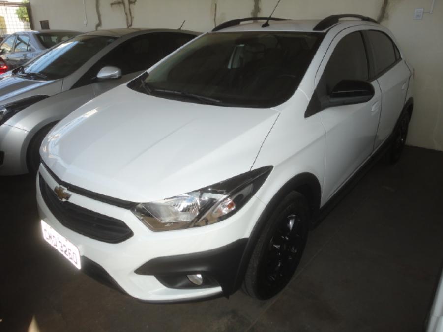 Comprar Hatch Chevrolet Onix Hatch 1.4 4P Flex Activ Branco 2019 em ...