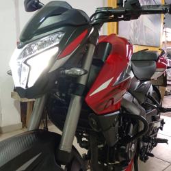 BAJAJ Dominar 200 