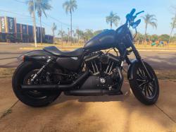 HARLEY DAVIDSON Sportster XL 883 IRON