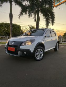 RENAULT Sandero 1.6 16V 4P FLEX STEPWAY AUTOMÁTICO