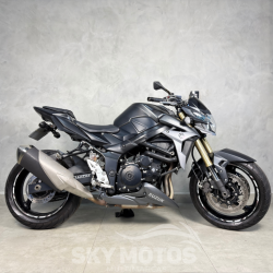SUZUKI GSR 750 