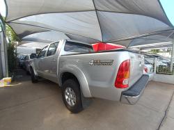 TOYOTA Hilux Caminhonete 2.4 4P 4X4 DIESEL CABINE DUPLA