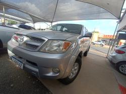 TOYOTA Hilux Caminhonete 2.4 4P 4X4 DIESEL CABINE DUPLA