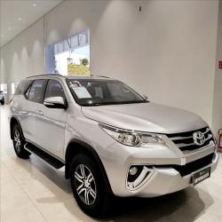 TOYOTA Hilux Caminhonete 2.7 16V 4P SR FLEX CABINE DUPLA AUTOMTICO
