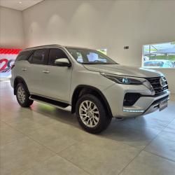 TOYOTA Hilux Caminhonete 2.8 16V SRX 4X4 TURBO DIESEL CABINE DUPLA AUTOM�TICO