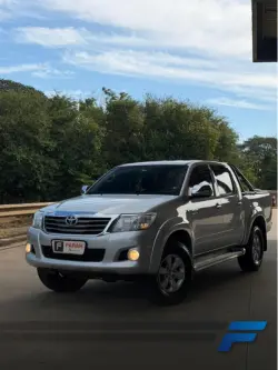 TOYOTA Hilux Caminhonete 2.7 16V 4P SR FLEX CABINE DUPLA AUTOM�TICO