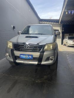TOYOTA Hilux Caminhonete 3.0 4P 4X4 DIESEL CABINE DUPLA