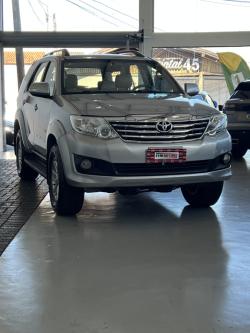 TOYOTA Hilux SW4 2.7 16V 4P SR AUTOM�TICO
