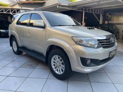 TOYOTA Hilux SW4 3.0 16V 4P SR 4X4 TURBO DIESEL AUTOM�TICO