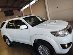 TOYOTA Hilux SW4 3.0 16V 4P SR 4X4 TURBO DIESEL AUTOMÁTICO
