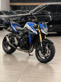 SUZUKI GSR 750 