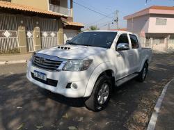 TOYOTA Hilux Caminhonete 3.0 4P 4X4 SRV TURBO DIESEL CABINE DUPLA AUTOMTICO