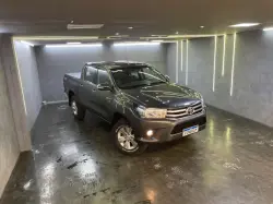 TOYOTA Hilux SW4 2.7 16V 4P SR FLEX