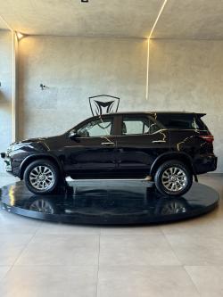 TOYOTA Hilux SW4 2.8 16V 4P SRX 4X4 7 LUGARES TURBO DIESEL AUTOMTICO