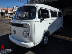 VOLKSWAGEN Kombi 1.4 FLEX STD 9 LUGARES