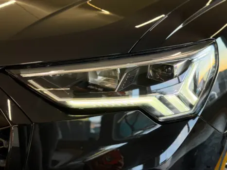 AUDI Q3 2.0 4P 40 TFSI SPORTBACK PERMORMANCE BLACK PLUS QUATTRO TIPTRONIC AUTOM�TICO, Foto 4