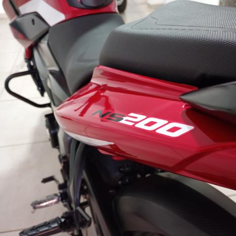 BAJAJ Dominar 200 , Foto 4