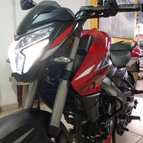 BAJAJ Dominar 200 , Foto 1