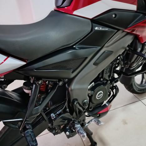 BAJAJ Dominar 200 , Foto 13