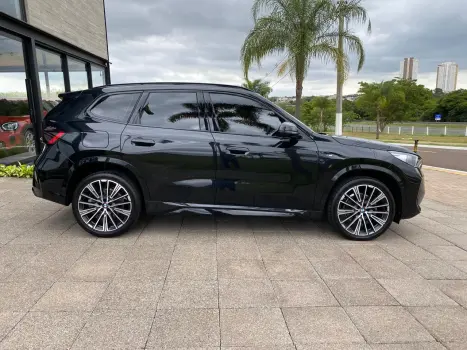 BMW X1 2.0 16V 4P FLEX SDRIVE20I M SPORT 25 ANOS TURBO AUTOMÁTICO, Foto 4 BMW X1 2.0 16V 4P FLEX SDRIVE20I M SPORT 25 ANOS TURBO AUTOMÁTICO, Foto 4