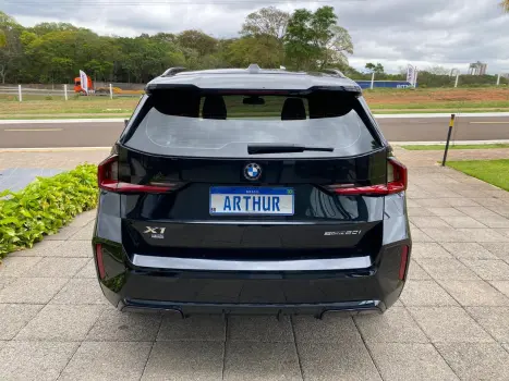 BMW X1 2.0 16V 4P FLEX SDRIVE20I M SPORT 25 ANOS TURBO AUTOMÁTICO, Foto 6 BMW X1 2.0 16V 4P FLEX SDRIVE20I M SPORT 25 ANOS TURBO AUTOMÁTICO, Foto 6