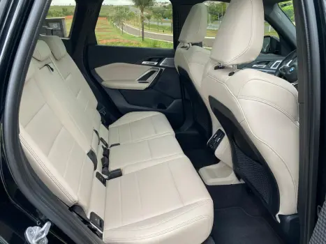 BMW X1 2.0 16V 4P FLEX SDRIVE20I M SPORT 25 ANOS TURBO AUTOMÁTICO, Foto 11 BMW X1 2.0 16V 4P FLEX SDRIVE20I M SPORT 25 ANOS TURBO AUTOMÁTICO, Foto 11