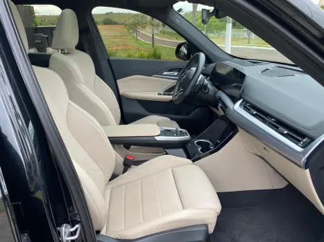 BMW X1 2.0 16V 4P FLEX SDRIVE20I M SPORT 25 ANOS TURBO AUTOMÁTICO, Foto 13 BMW X1 2.0 16V 4P FLEX SDRIVE20I M SPORT 25 ANOS TURBO AUTOMÁTICO, Foto 13