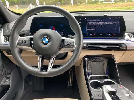 BMW X1 2.0 16V 4P FLEX SDRIVE20I M SPORT 25 ANOS TURBO AUTOMÁTICO, Foto 17 BMW X1 2.0 16V 4P FLEX SDRIVE20I M SPORT 25 ANOS TURBO AUTOMÁTICO, Foto 17