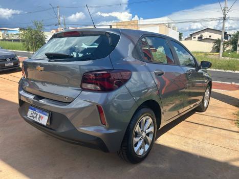 CHEVROLET Onix Hatch 1.0 4P FLEX LT, Foto 3 CHEVROLET Onix Hatch 1.0 4P FLEX LT, Foto 3