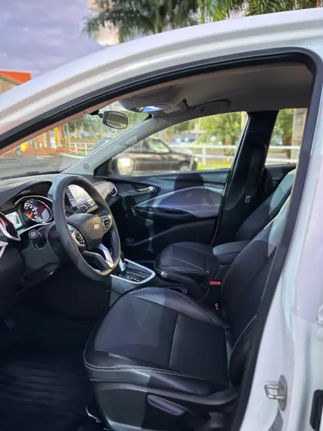 CHEVROLET Onix Hatch 1.0 12V 4P FLEX PREMIER 2 TURBO AUTOMÁTICO, Foto 4 CHEVROLET Onix Hatch 1.0 12V 4P FLEX PREMIER 2 TURBO AUTOMÁTICO, Foto 4