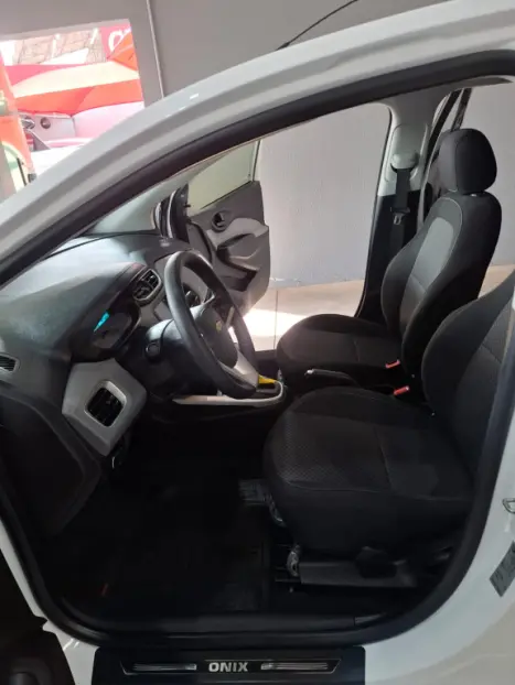 CHEVROLET Onix Hatch 1.4 4P FLEX LT AUTOMÁTICO, Foto 14 CHEVROLET Onix Hatch 1.4 4P FLEX LT AUTOMÁTICO, Foto 14