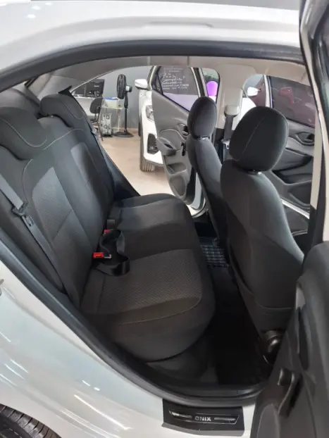 CHEVROLET Onix Hatch 1.4 4P FLEX LT AUTOMÁTICO, Foto 17 CHEVROLET Onix Hatch 1.4 4P FLEX LT AUTOMÁTICO, Foto 17