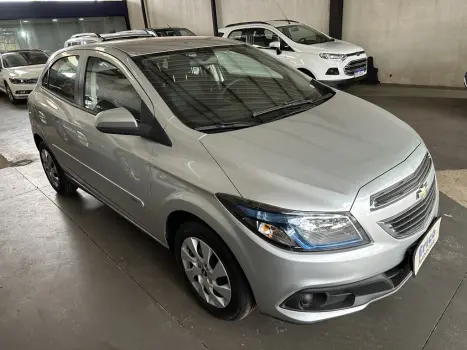 CHEVROLET Onix Hatch 1.4 4P FLEX LT, Foto 2 CHEVROLET Onix Hatch 1.4 4P FLEX LT, Foto 2