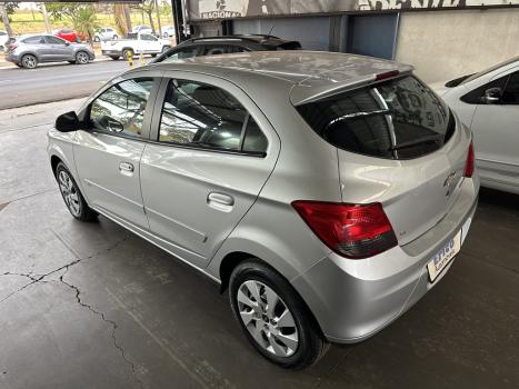 CHEVROLET Onix Hatch 1.4 4P FLEX LT, Foto 10 CHEVROLET Onix Hatch 1.4 4P FLEX LT, Foto 10