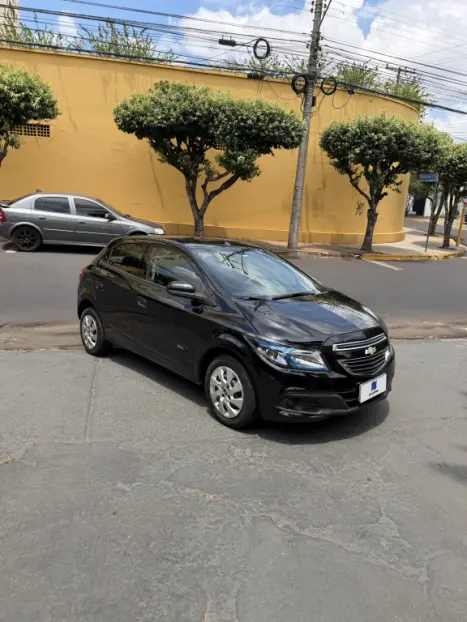 CHEVROLET Onix Hatch 1.4 4P FLEX LT, Foto 3