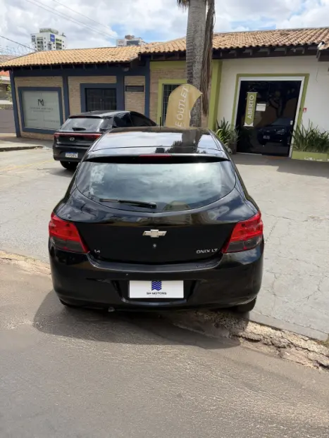 CHEVROLET Onix Hatch 1.4 4P FLEX LT, Foto 5