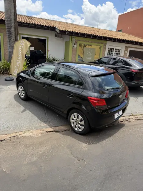 CHEVROLET Onix Hatch 1.4 4P FLEX LT, Foto 6