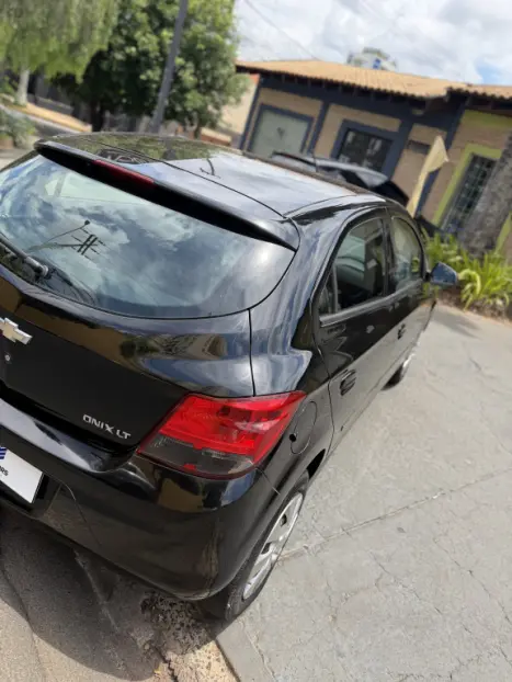 CHEVROLET Onix Hatch 1.4 4P FLEX LT, Foto 8