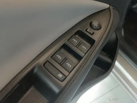 CHEVROLET Onix Hatch 1.0 12V 4P FLEX PREMIER 2 TURBO AUTOMÁTICO, Foto 14 CHEVROLET Onix Hatch 1.0 12V 4P FLEX PREMIER 2 TURBO AUTOMÁTICO, Foto 14