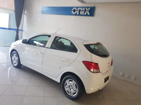 CHEVROLET Onix Hatch 1.0 4P FLEX LT, Foto 3 CHEVROLET Onix Hatch 1.0 4P FLEX LT, Foto 3