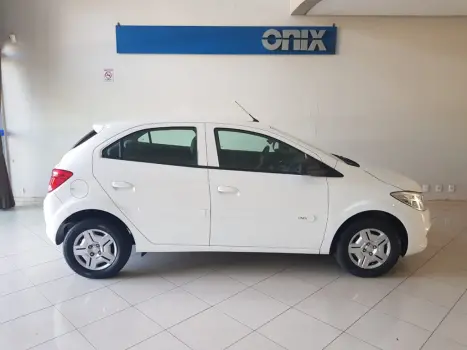 CHEVROLET Onix Hatch 1.0 4P FLEX LT, Foto 5 CHEVROLET Onix Hatch 1.0 4P FLEX LT, Foto 5